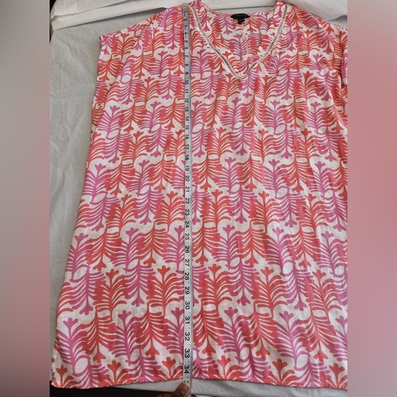 Tahari Coverup Tunic Top.
Pink/White
Size XXL - Picture 10 of 12